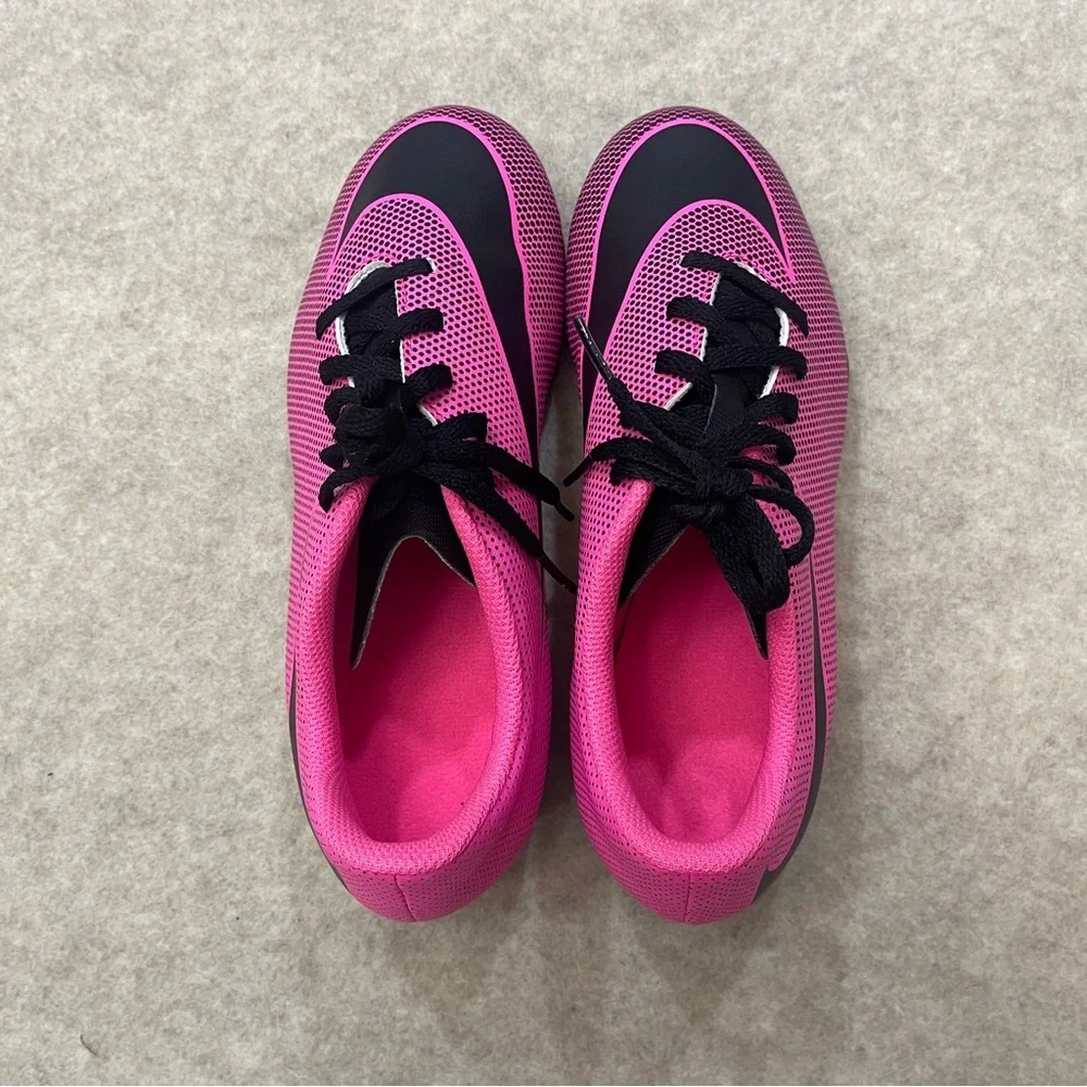 Nike Jr. Bravata II Firm-Ground Hot Pink Black Soccer Cleats Girls size 5.5Y